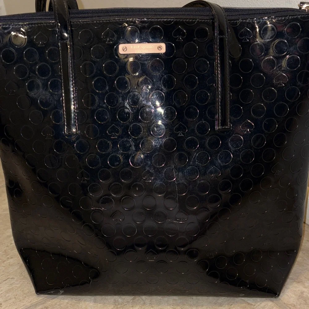 Kate Spade Glossy Black Circle and Spade Pattern Tote Bag w/ callouts - Picture 2 of 16